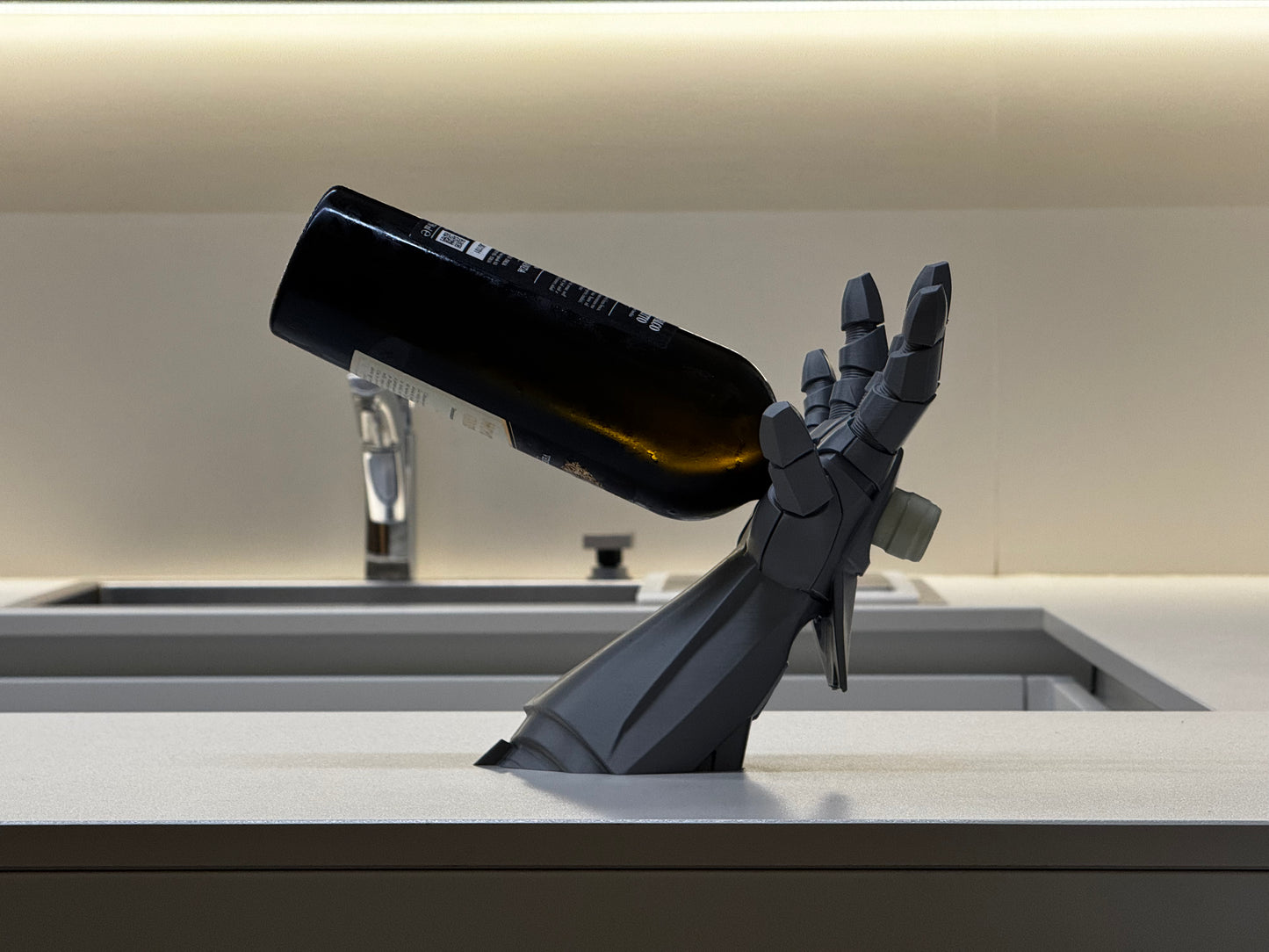 Iron Man : Wine Holder